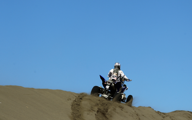 Illustration for article titled The Dakar Race Looks Pretty Much Like A Post-Apocalyptic Hellscape